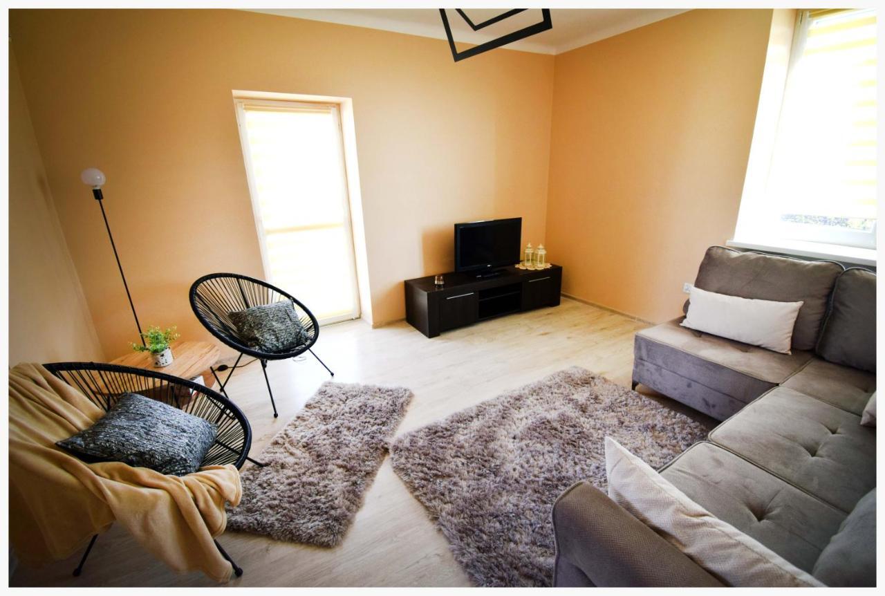 Apartment Color 24 Ii *